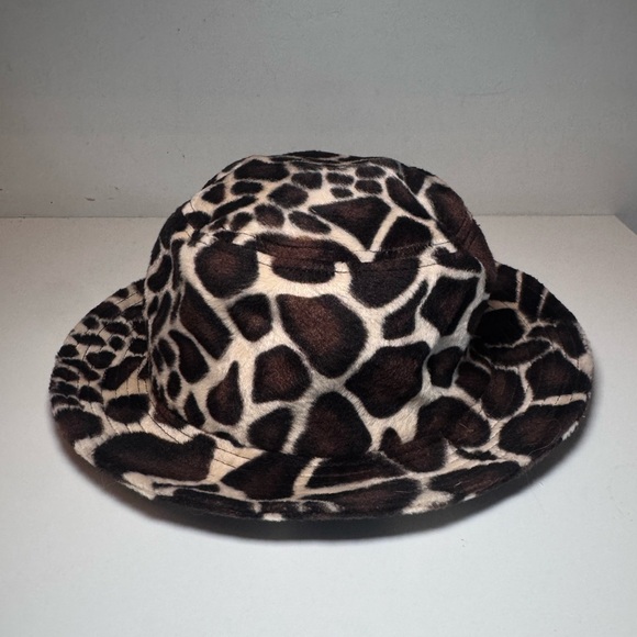 Urban Outfitters Giraffe Print Bucket Hat - Picture 3 of 5